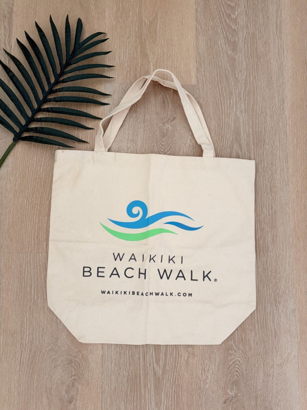 NWOT- 18"x17" Hawaii Waikiki Beach Walk Canvas Tote